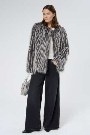 шуба из искусственного меха фотография