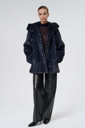 шуба из искусственного меха фотография