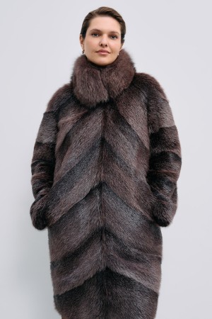 шуба из меха нутрии и отделкой мехом песца фотография