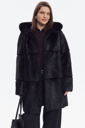шуба из меха нутрии с капюшоном фотография