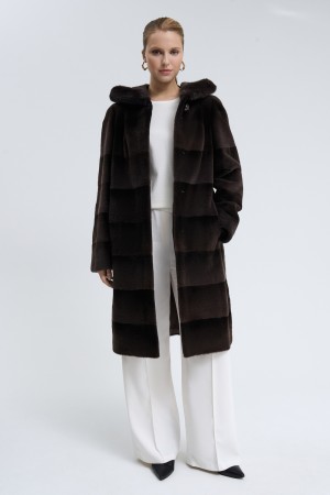 шуба из меха нутрии с отделкой мехом норки фотография