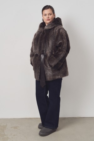 шуба из меха нутрии фотография