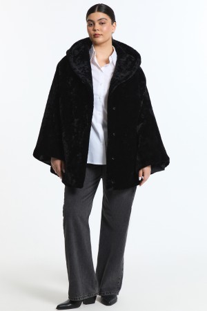 шуба из овчины с капюшоном фотография