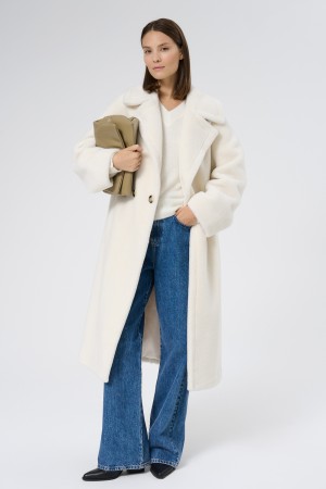 шуба из овечьей шерсти фотография