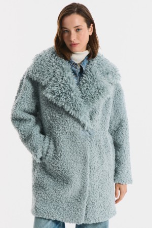 шуба из овечьей шерсти фотография