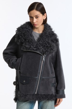 шуба из овечьей шерсти фотография