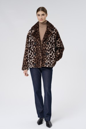 шуба из шерсти кролика фотография