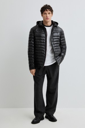 стеганая куртка с капюшоном фотография