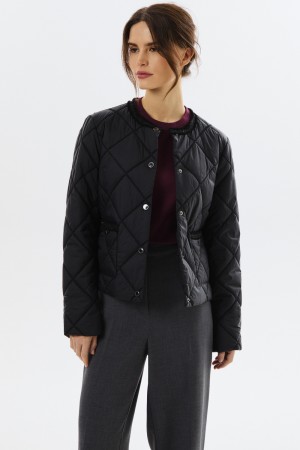 стеганая куртка с отделкой фотография