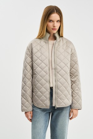 стеганая куртка с трикотажным воротником фотография