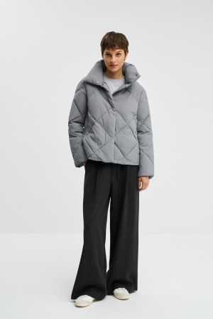 стеганая куртка с воротником-стойкой фотография