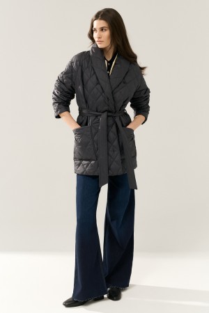 стеганая куртка - женская верхняя одежда с карманами 