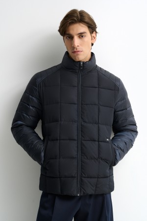 стеганая зимняя куртка фотография