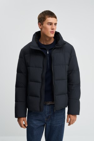 стеганая зимняя куртка фотография