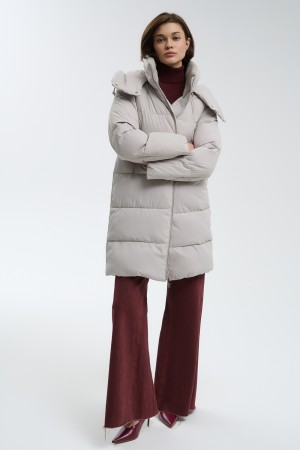 стеганое пальто с капюшоном фотография