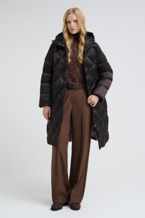 стеганое пальто с капюшоном фотография