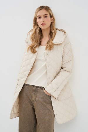 стеганое пальто с капюшоном фотография