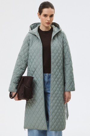 стеганое пальто с капюшоном фотография