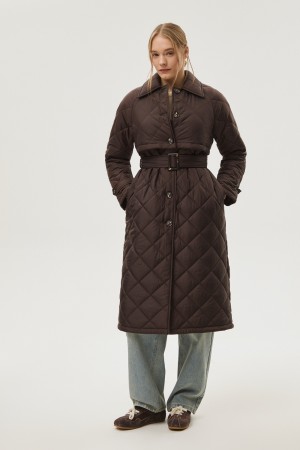стеганое пальто с поясом фотография