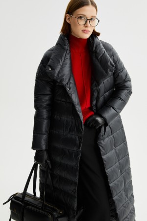 стеганый пуховик - женская верхняя одежда с воротом 