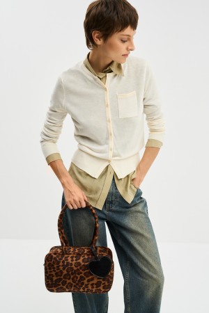 сумка из искусственного меха фотография