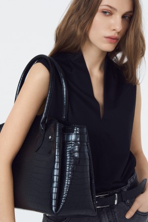 сумка из искусственной кожи фотография