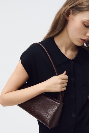 сумка из искусственной кожи фотография