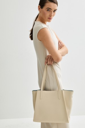 сумка из натуральной кожи фотография