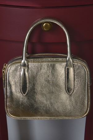 сумка из натуральной кожи фотография