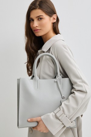 сумка из натуральной кожи фотография