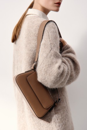 сумка из натуральной кожи фотография