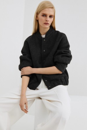 текстильный бомбер фотография