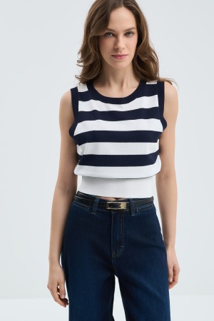 топ в полоску фотография