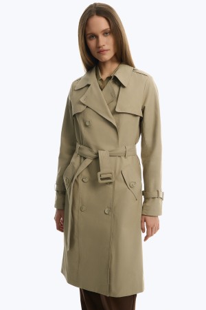 тренчкот с ремнем фотография