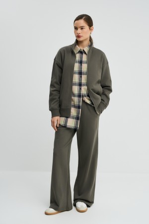 трикотажные брюки фотография