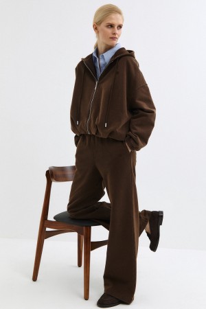 трикотажные брюки фотография