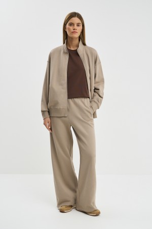 трикотажные брюки фотография