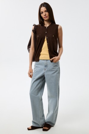 трикотажный жилет фотография