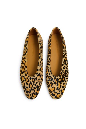 туфли из натуральной кожи пони фотография