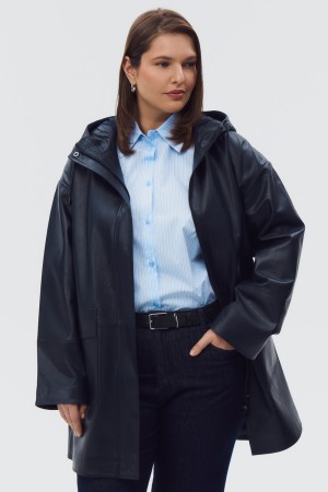 удлиненная кожаная куртка с капюшоном фотография