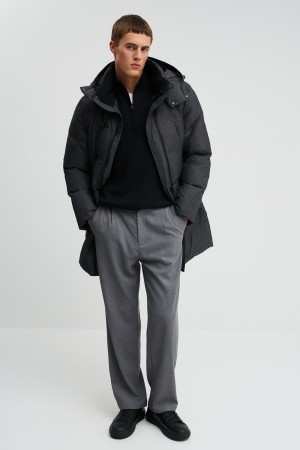 удлиненная зимняя куртка с капюшоном фотография