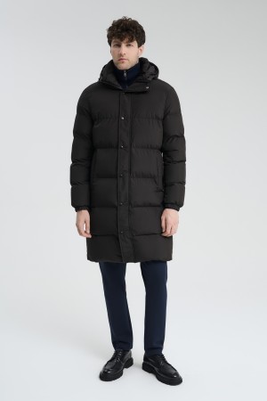 удлиненная зимняя куртка фотография