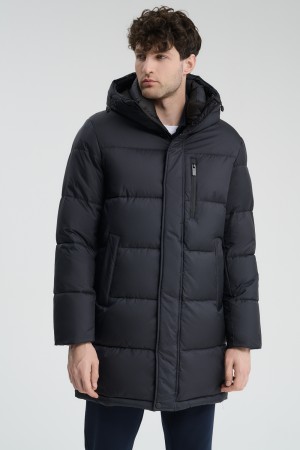 удлиненная зимняя куртка фотография