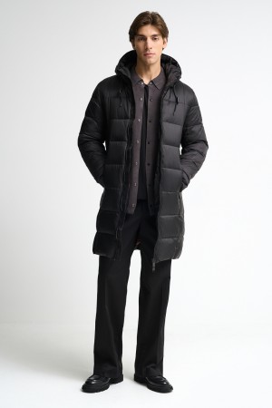 удлиненная зимняя куртка фотография