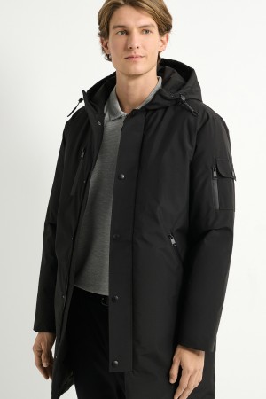 удлиненная зимняя куртка фотография