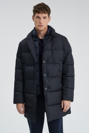 удлиненная зимняя куртка фотография