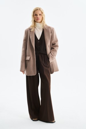 укороченное пальто из шерсти фотография