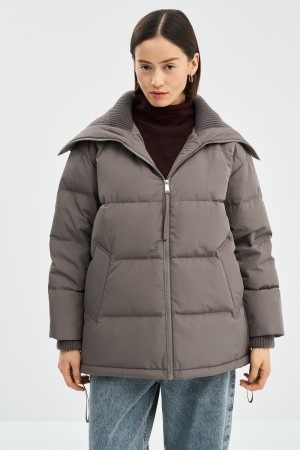 укороченный пуховик фотография