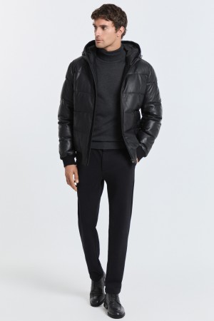 утепленная кожаная куртка с капюшоном фотография