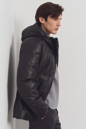 утепленная кожаная куртка с капюшоном фотография